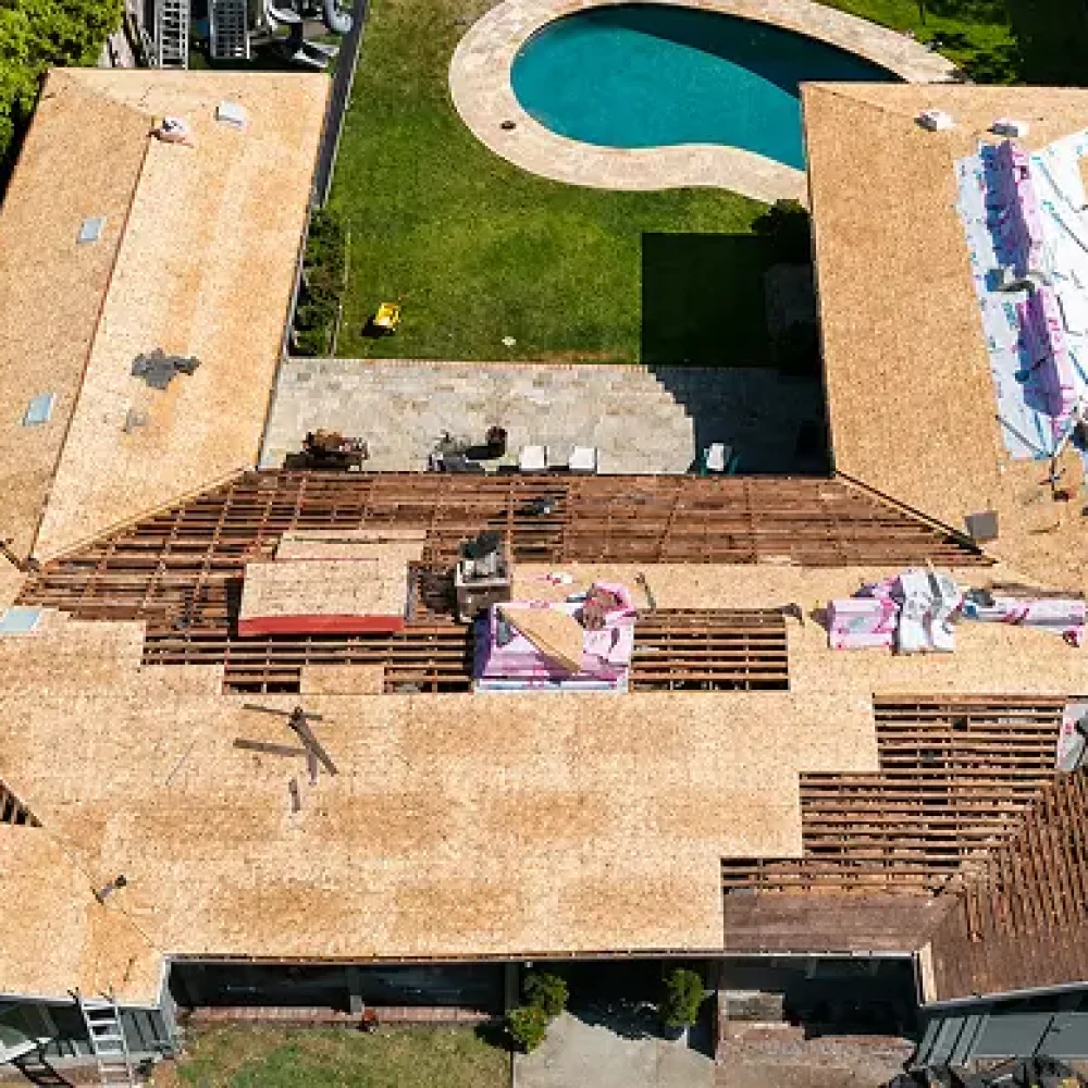 spotlight-roofing-construction-team-working-on-a-roof